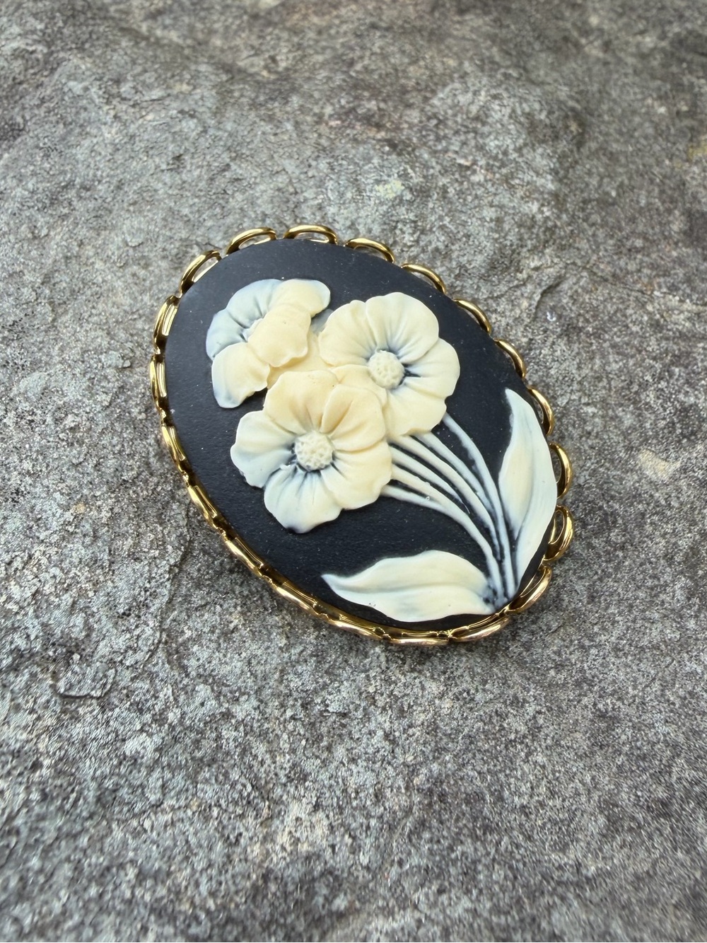 Vintage Floral Cameo Black Gold Brooch Pendent - Picture 3 of 7